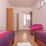 Niko Apartment